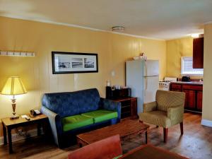 Kuchyň nebo kuchyňský kout v ubytování Colonial Inn