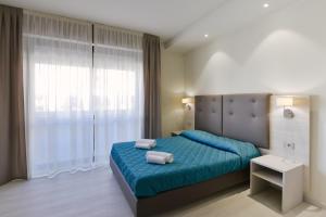 a hotel room with a bed and a desk at Residence Picalè in Alghero