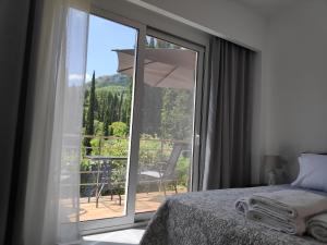 Postel nebo postele na pokoji v ubytování ALONI CORFU BENITSES