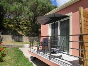 Balkón nebo terasa v ubytování ALONI CORFU BENITSES