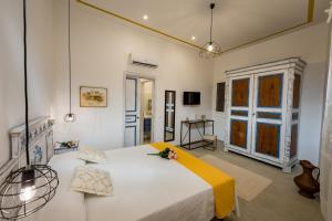 a bedroom with a large bed in a room at Le Perle del Golfo in Castellammare del Golfo