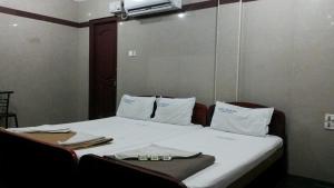 Posteľ alebo postele v izbe v ubytovaní Hotel Prakash