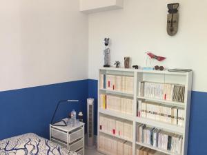 a bedroom with a book shelf filled with books at Le Petit Jeu Grignan in Grignan