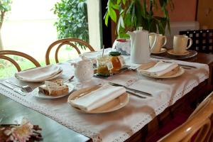 A restaurant or other place to eat at Locanda di Alia - Hotel b&b -