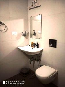 A bathroom at Lake View Holiday Villa Near Sula Wine Yard With 3 BdRms