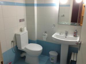 a bathroom with a toilet and a sink at Gorgona Hotel in Skála Sykaminéas +33 photos