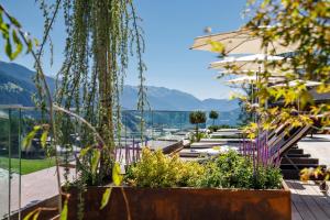 a garden with a view of the mountains at Hotel Plunhof in Ridanna