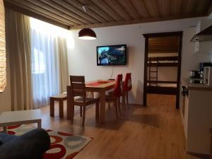 Kuchyň nebo kuchyňský kout v ubytování DEP GÄSTEHAUS Residenz