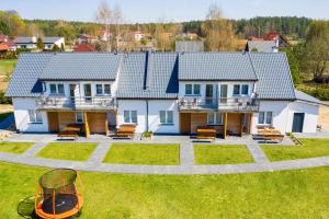 an aerial view of a house with a backyard at Pajda Mazur - Domki na wodzie, Domki i Apartamenty in Stare Jabłonki