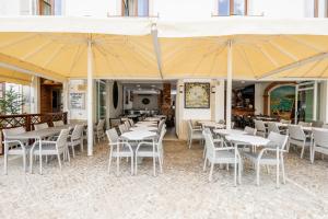 a restaurant with tables and chairs and umbrellas at Residencial Mares in Tavira