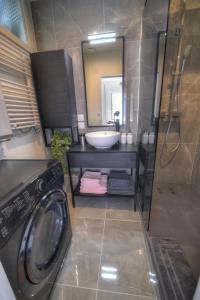 a bathroom with a washing machine and a sink at La petite Venise in Annecy