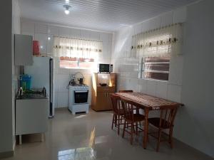 Una cocina o zona de cocina en Residencial Gurtler 1