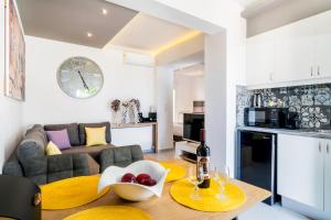מטבח או מטבחון ב-Talos Luxury Suites
