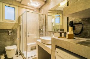 חדר רחצה ב-Talos Luxury Suites