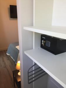 Televízia a/alebo spoločenská miestnosť v ubytovaní FRich B&B