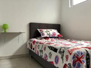 Voodi või voodid majutusasutuse Aloha Hostel toas