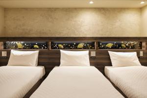 Via Inn Prime Kyotoeki Hachijoguchi客房内的一张或多张床位