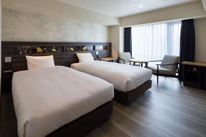 Via Inn Prime Kyotoeki Hachijoguchi客房内的一张或多张床位