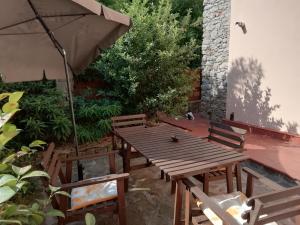 a wooden table and chairs with an umbrella at Il mulino in Beverino