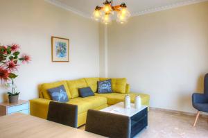 A seating area at T8 APARTMENT ON THE BEACH