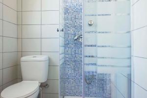 A bathroom at T8 APARTMENT ON THE BEACH