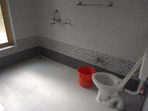 A bathroom at Chosdup Guest House