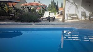 Bazén v ubytovaní Lavender Hill Hvar Villa - pool, jacuzzi,sauna,BBQ alebo v jeho blízkosti