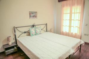 Кровать или кровати в номере Zen House Corfu