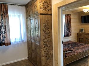 Posteľ alebo postele v izbe v ubytovaní Apartamenty Willa Szafran z widokiem na góry