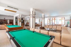 Billiards table sa Hotel Mediterraneo