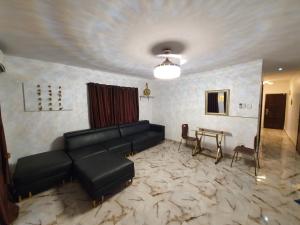 Ruang duduk di CG Apartments Metro