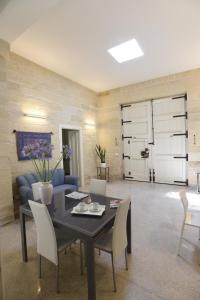 a living room with a table and chairs at Agorà in Zollino