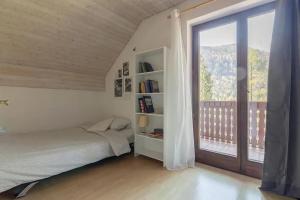 Postel nebo postele na pokoji v ubytování Chalet Mia - Family Cottage, Kranjska Gora