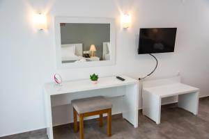 TV a/nebo společenská místnost v ubytování Blue Sea Hotel