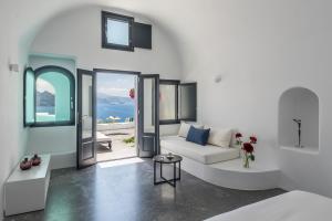 Postel nebo postele na pokoji v ubytování Chelidonia Luxury Suites + 37 fotografií