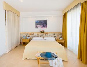 A bed or beds in a room at Hotel Terminal - Caroli Hotels