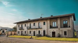 a large white building with windows and balconies at Amaranto Bed & Breakfast in Cavour