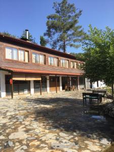 The building in which a hosteleket is located