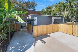 a house with a wooden fence and a driveway at Cosy 2 bedroom home in Townsville