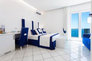 Postel nebo postele na pokoji v ubytování Hotel Bristol