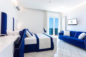 TV a/nebo společenská místnost v ubytování Hotel Bristol