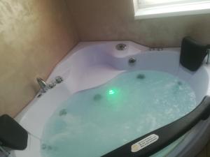 Foto sihtkohas Subotica asuva majutusasutuse Jacuzzi Room galeriist