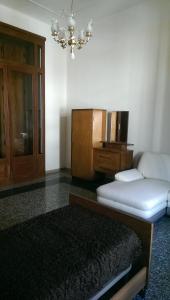 a living room with a couch and a dresser at palazzo don Ruggiero in San Ferdinando di Puglia