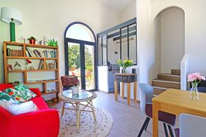 Galería fotográfica de L Esprit du Clain chambres d hôtes BandB de standing proches du Futuroscope Golf et Lac de St Cyr en Naintré 40 fotos más