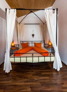 Ένα ή περισσότερα κρεβάτια σε δωμάτιο στο Haus Alpenblick
