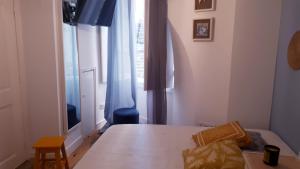 a small room with a bed and a window at Studio S. Lourenço in Lisbon