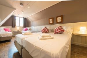 Een bed of bedden in een kamer bij Hotel Leopold