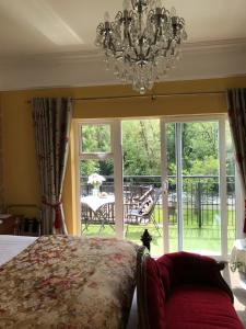 Uma cama ou camas num quarto em Crystal Springs B&B