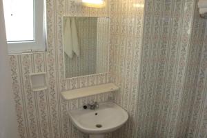 Koupelna v ubytování Karis Hotel