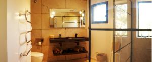 Salle de bains dans l'établissement A Camerina